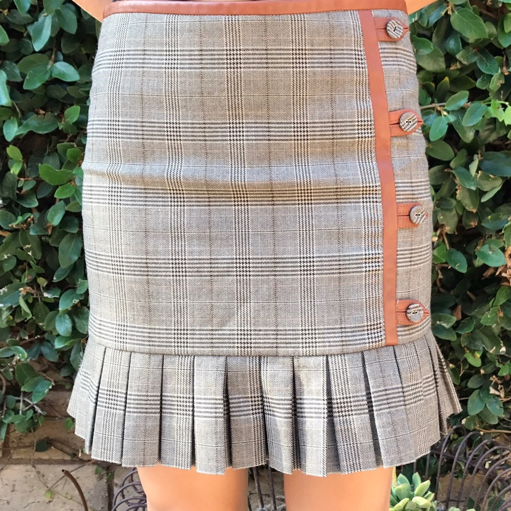 Bebe plaid skirt with buttons